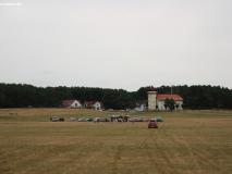 Flugfeld mit Tower im Hintergrund