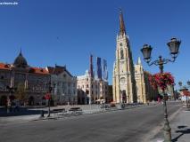 Rathausvorplatz und die römisch-katholische Kirche