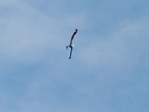 Die Außstoßladung hat das Flatterband aus der Rakete gedrückt