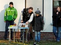 Henning erklärt die Funktionsweise des Startgerätes.